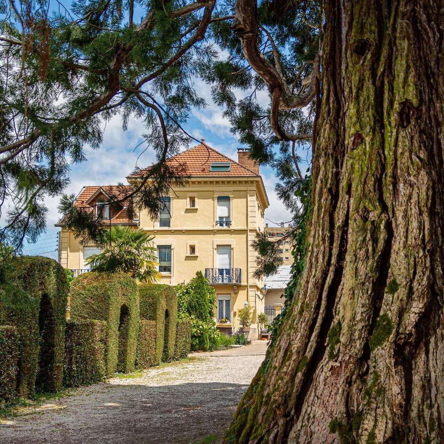 Hotel Des Dauphins Bourgoin-Jallieu ภายนอก รูปภาพ